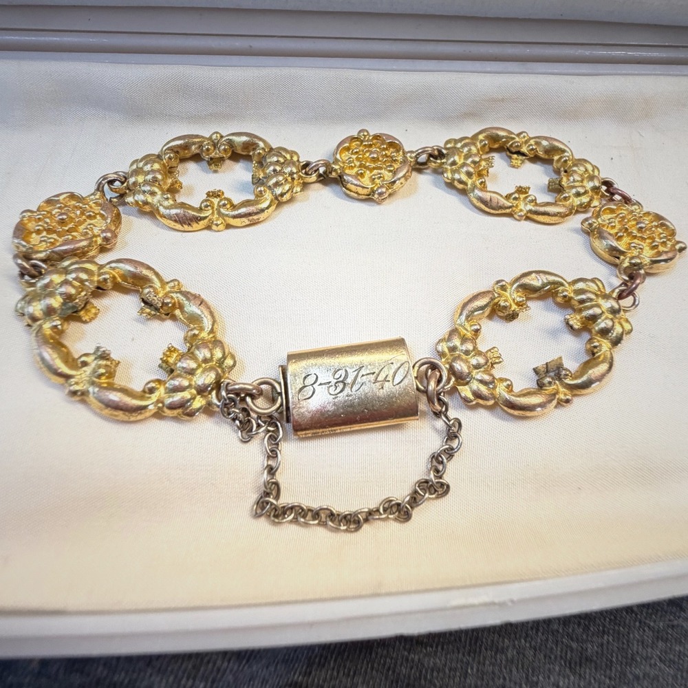 Bracelet Gold Tone Unknown Stone 1940s Victorian Revival 7.25in